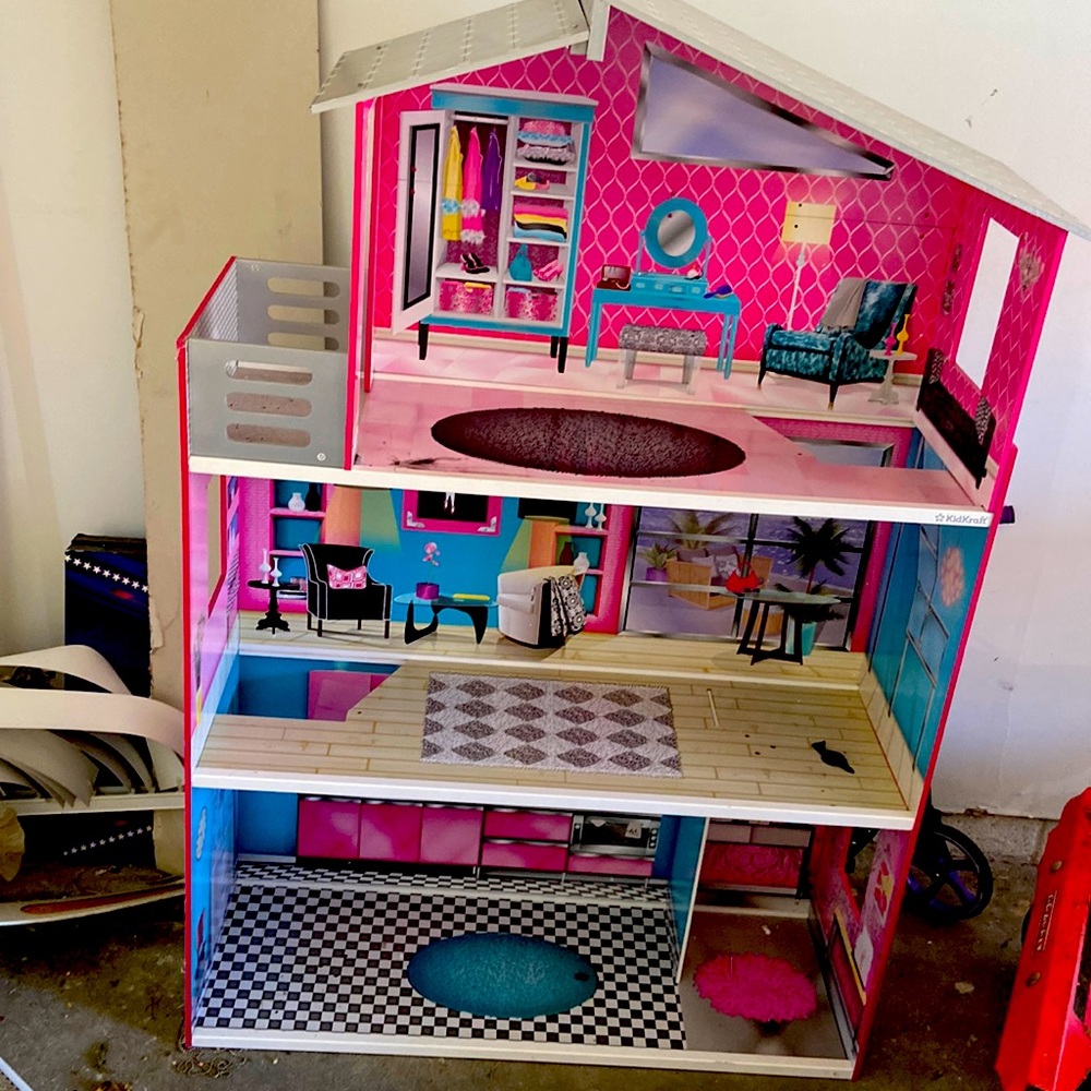 5’6 size doll house